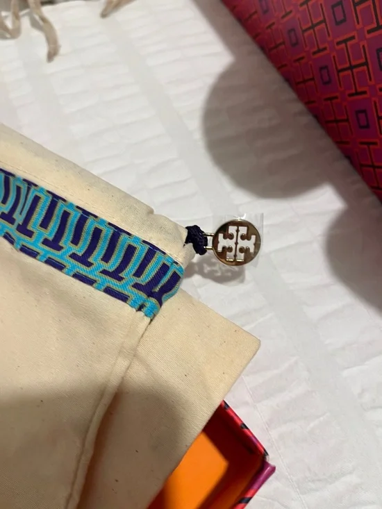 Tory Burch Miller Black Leather Logo Thong Sandals - Picture 11 of 11